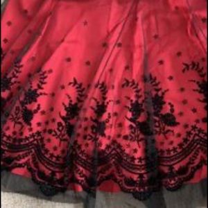 Red/black holiday skirt (sparkles)Skirt/Lining 100% polyester. Machine wash cold
